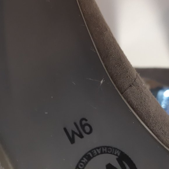 Mickeal Kors womens shoes - Picture 5 of 7